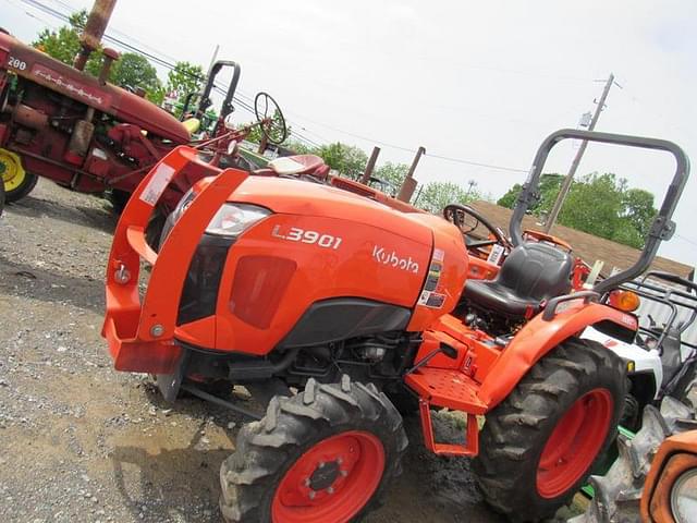 Image of Kubota L3901D equipment image 1