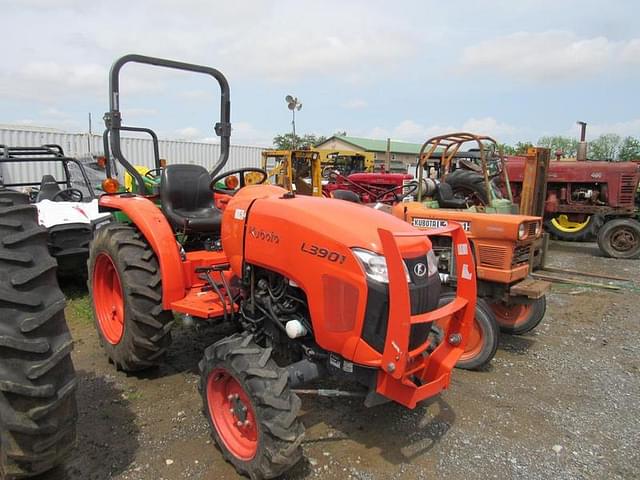 Image of Kubota L3901D equipment image 4