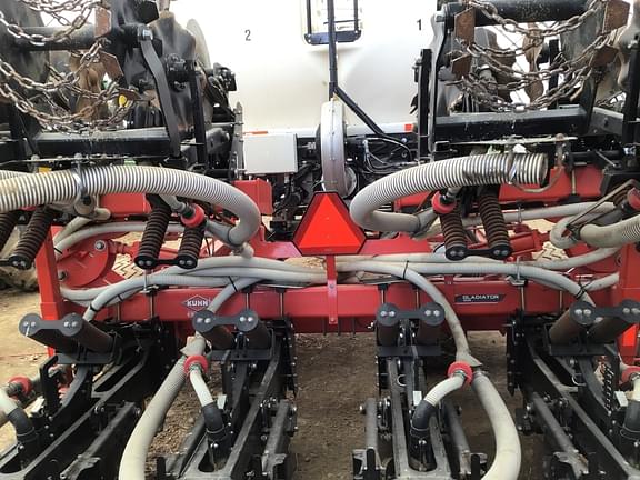 Image of Kuhn Krause Gladiator 1205 equipment image 2