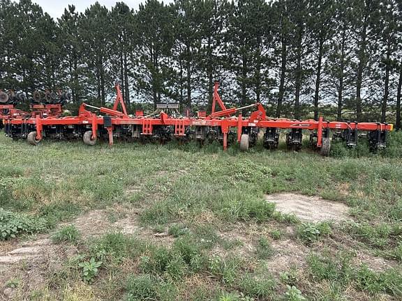 Image of Kuhn Krause Gladiator 1205 equipment image 1