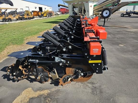 Image of Kuhn Krause Gladiator 1205 equipment image 1
