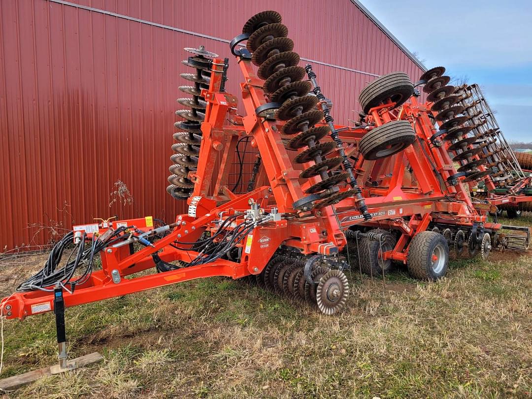 Image of Kuhn Krause Excelerator XT 8010 Primary image