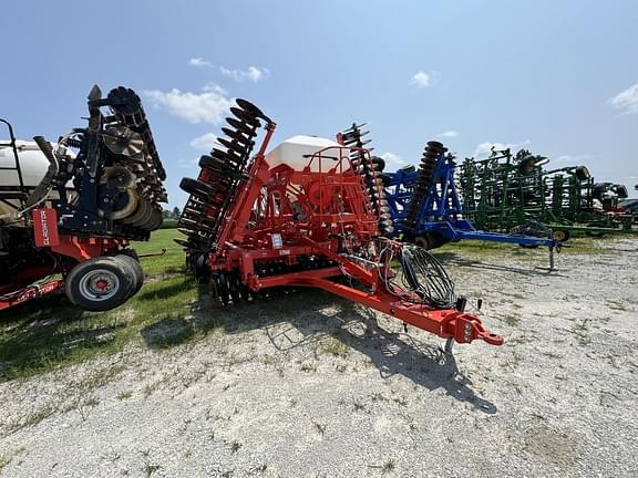 Image of Kuhn Krause Excelerator XT 8010 Primary image