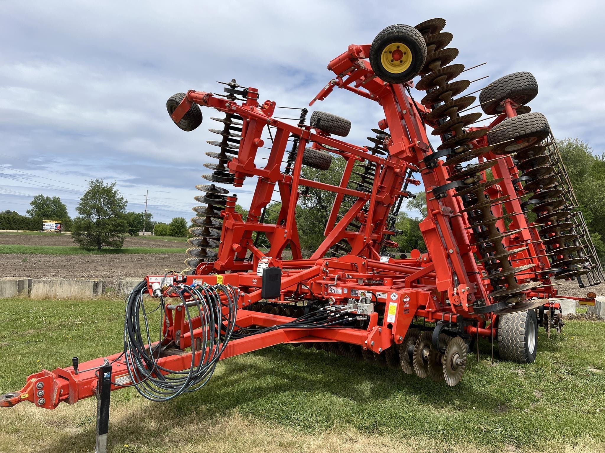 2021 Kuhn Krause Excelerator XT 8010-34 Equipment Image0
