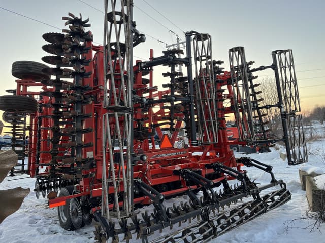 Image of Kuhn Krause Excelerator XT 8010-40 equipment image 4