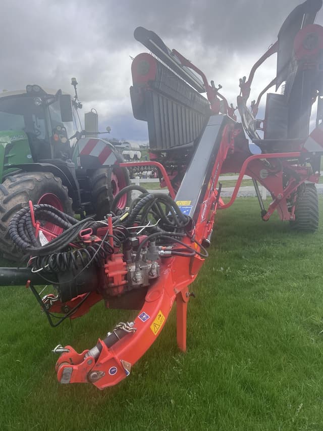 Image of Kuhn Merge-Maxx 1090 equipment image 2