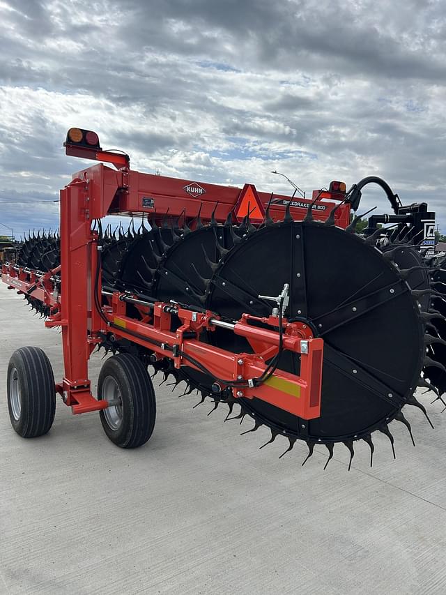 Image of Kuhn SR800 equipment image 2