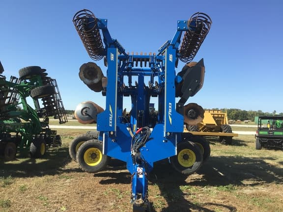 Image of Landoll 7833 equipment image 1