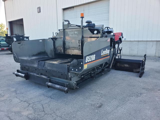 Image of LeeBoy 8520B equipment image 3
