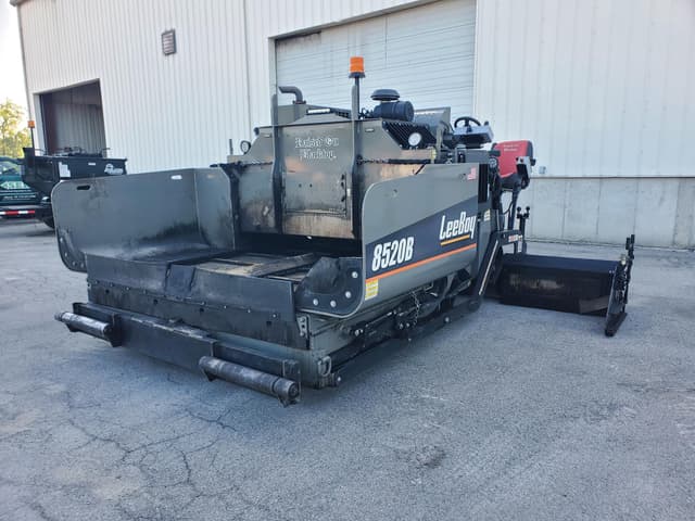 Image of LeeBoy 8520B equipment image 3