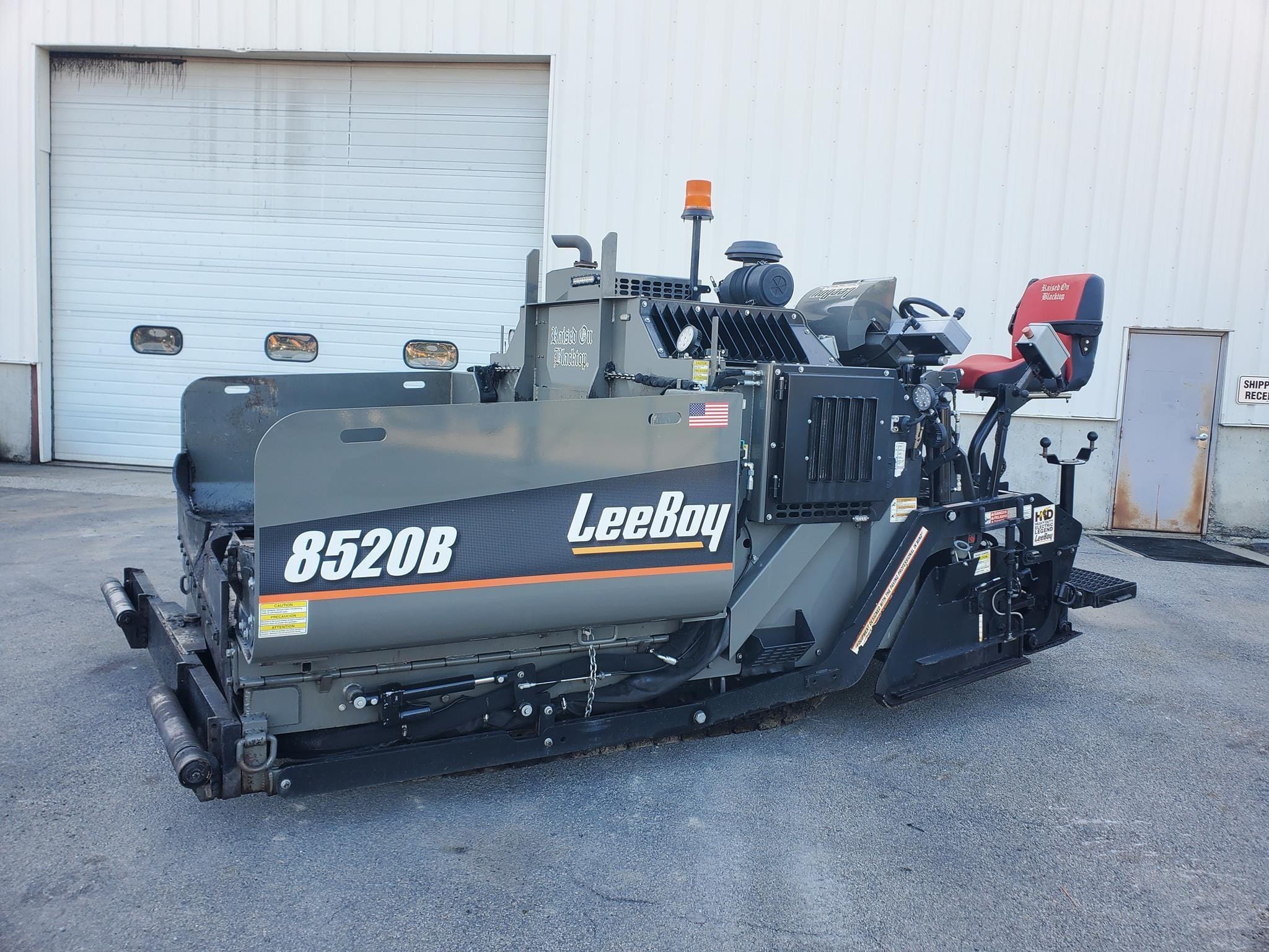 2021 LeeBoy 8520B Equipment Image0