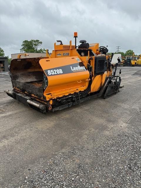 2021 LeeBoy 8520B Equipment Image0