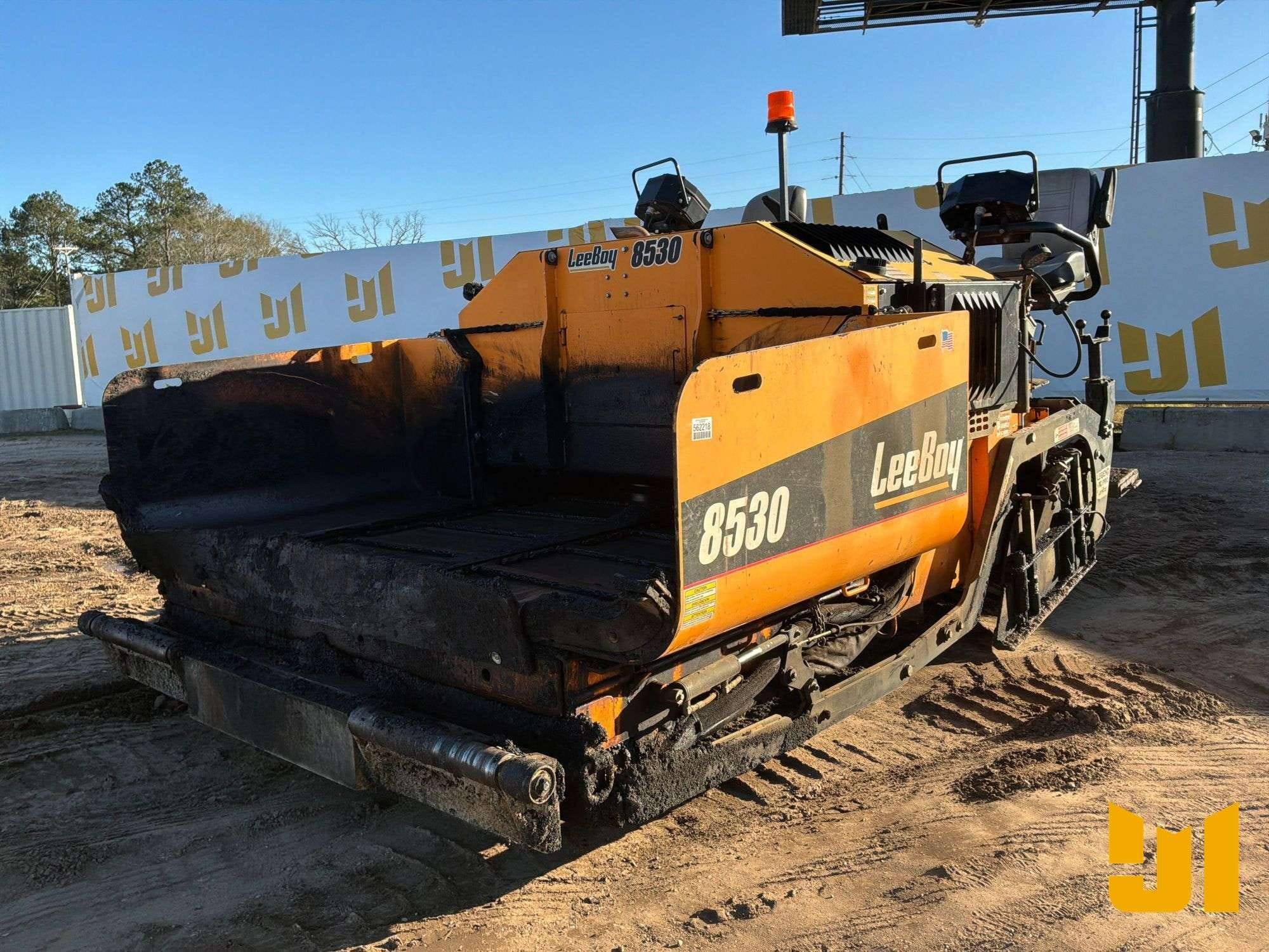 2021 LeeBoy 8530 Equipment Image0