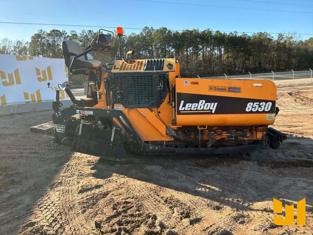 Image of LeeBoy 8530 equipment image 3