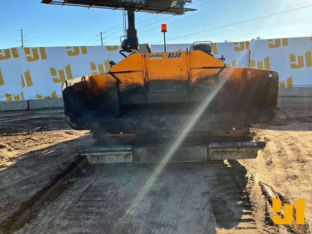 Image of LeeBoy 8530 equipment image 1