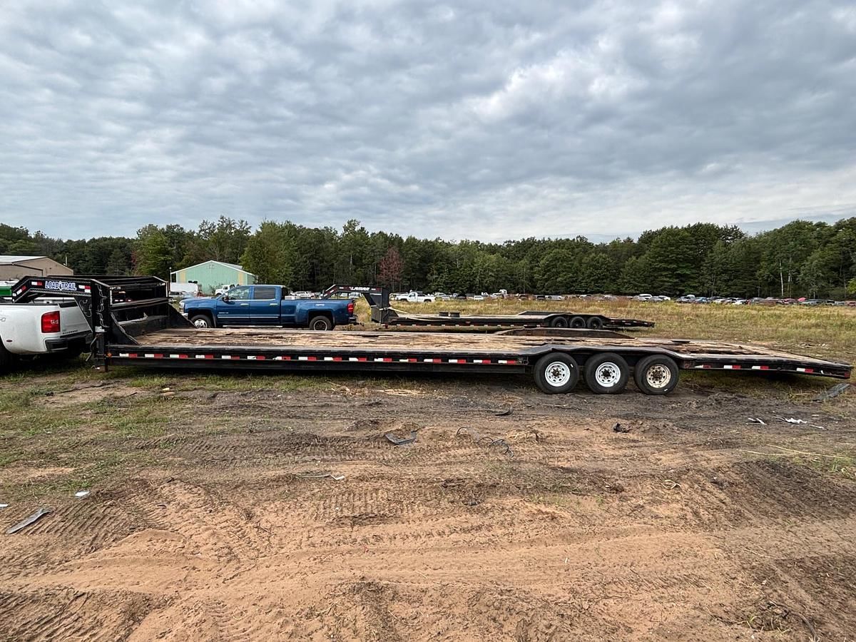 2021 Load Trail Gooseneck Equipment Image0