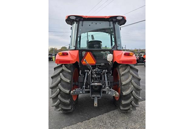 Image of Kubota M4-071 equipment image 4