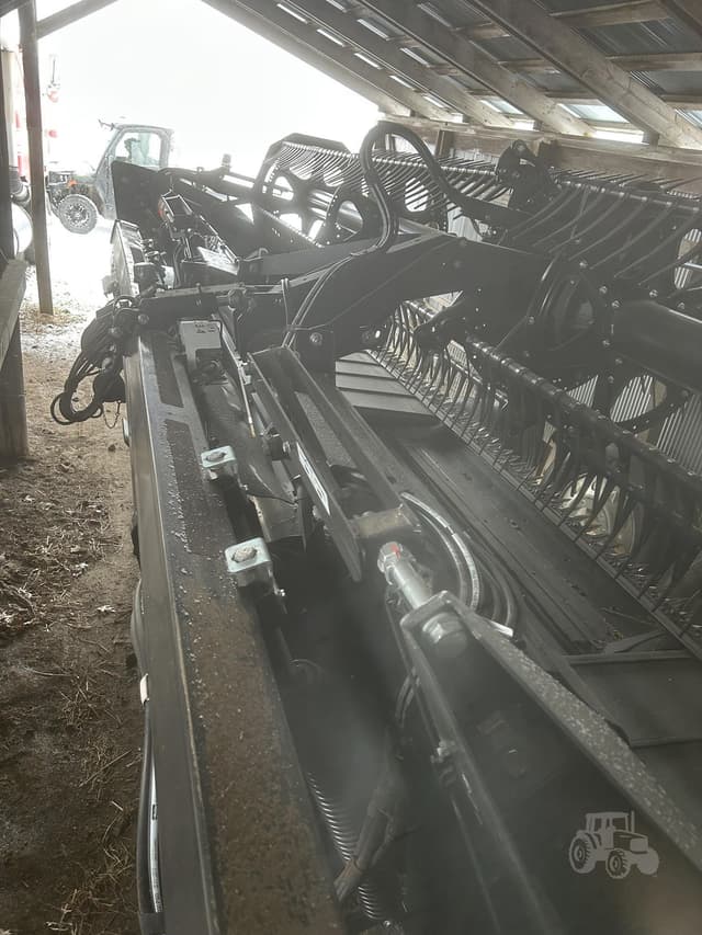 Image of MacDon FD130 equipment image 3