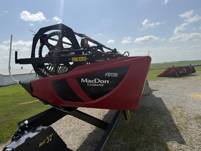 Image of MacDon FD130 equipment image 2