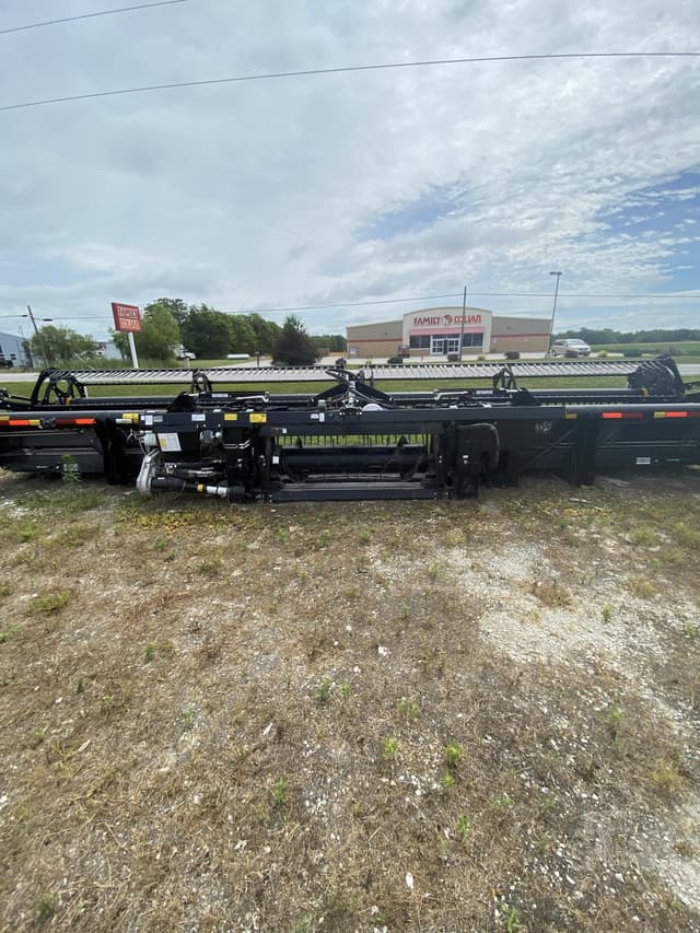 Image of MacDon FD130 equipment image 1
