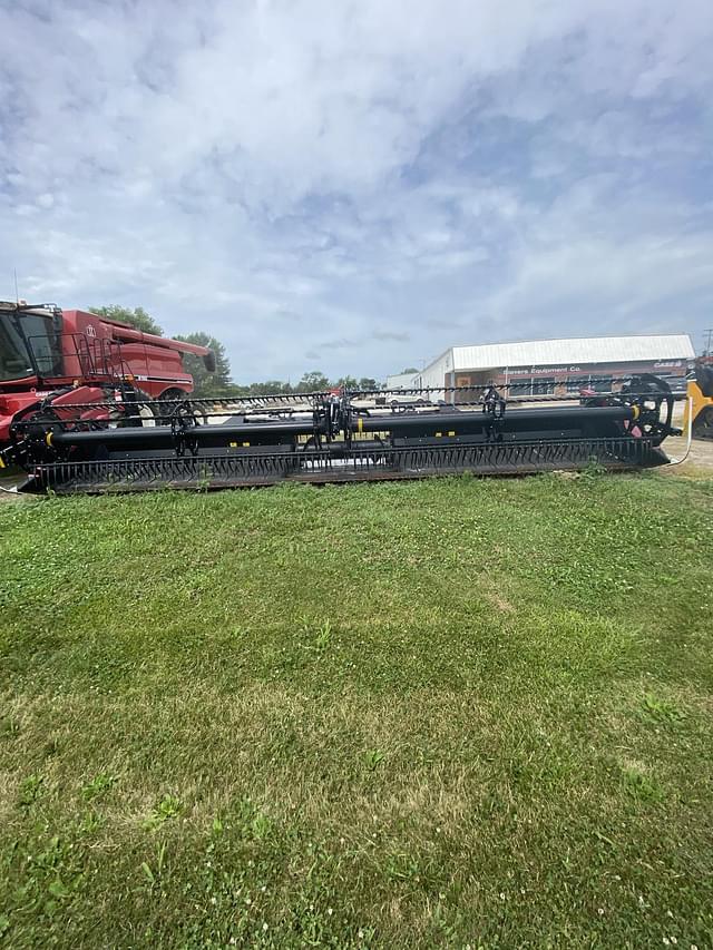 Image of MacDon FD130 equipment image 3