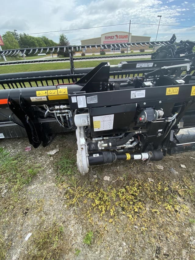 Image of MacDon FD130 equipment image 2