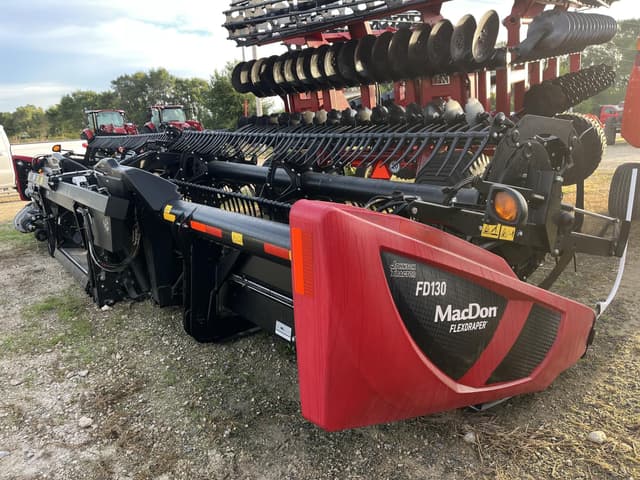 Image of MacDon FD130 equipment image 3