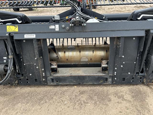 Image of MacDon FD135 equipment image 3