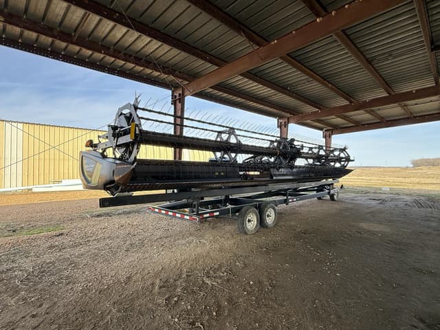 Image of MacDon FD135 equipment image 4