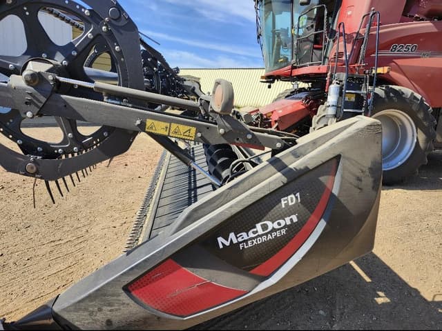 Image of MacDon FD140 equipment image 2