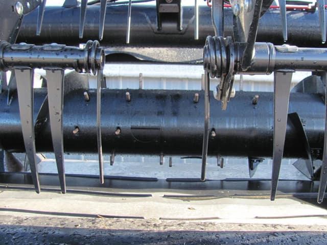 Image of MacDon FD140 equipment image 3