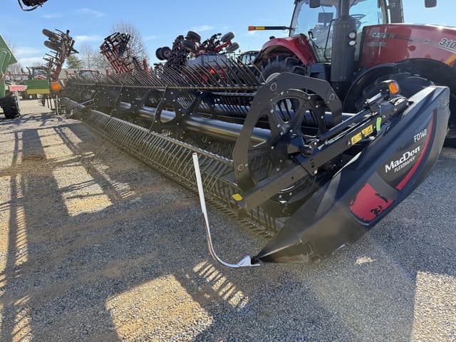 Image of MacDon FD140 equipment image 2