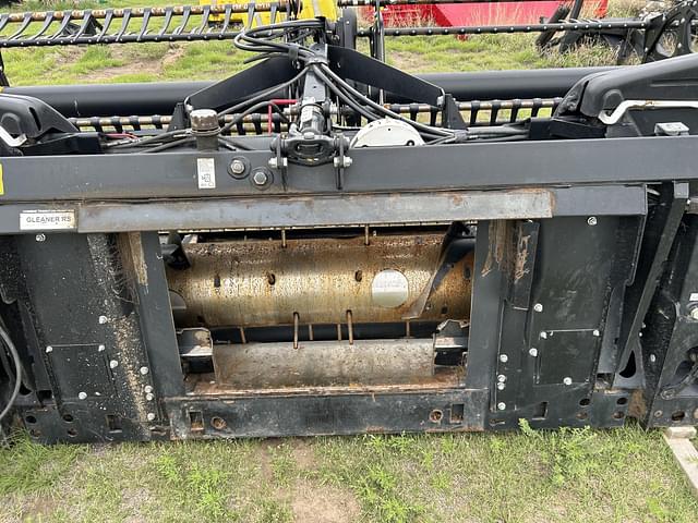 Image of MacDon FD140 equipment image 4