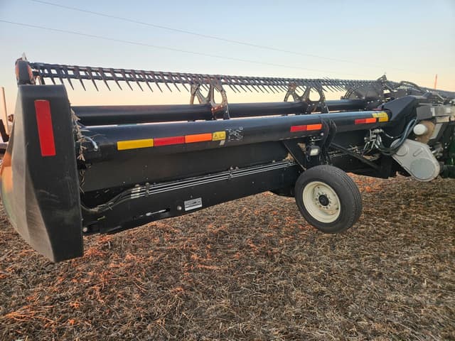 Image of MacDon FD140 equipment image 4