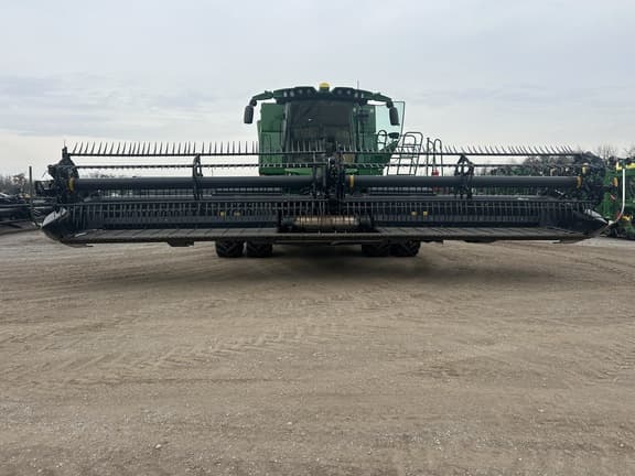 Image of MacDon FD130 equipment image 2