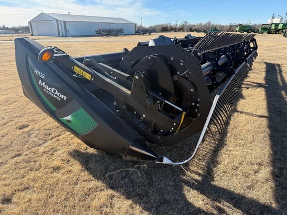 Image of MacDon FD135 equipment image 2