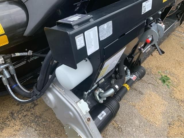 Image of MacDon FD135 equipment image 3