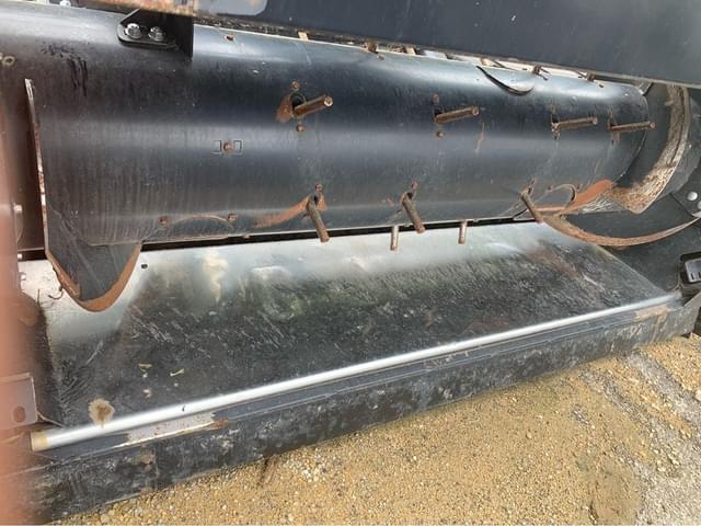 Image of MacDon FD135 equipment image 4