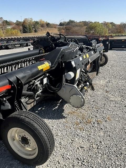 Image of MacDon FD135 equipment image 3