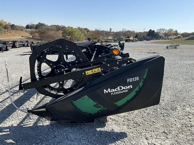 Image of MacDon FD135 equipment image 2