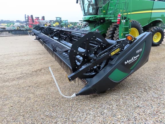 Image of MacDon FD135 equipment image 3