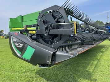 Main image MacDon FD135