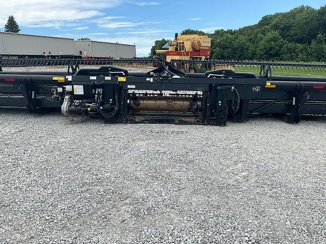 Image of MacDon FD135 equipment image 2