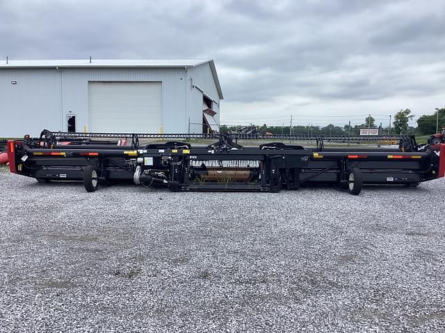 Image of MacDon FD135 equipment image 3