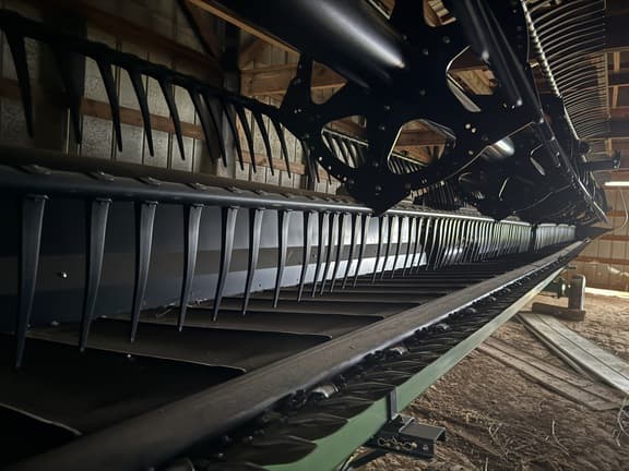 Image of MacDon FD140 equipment image 3