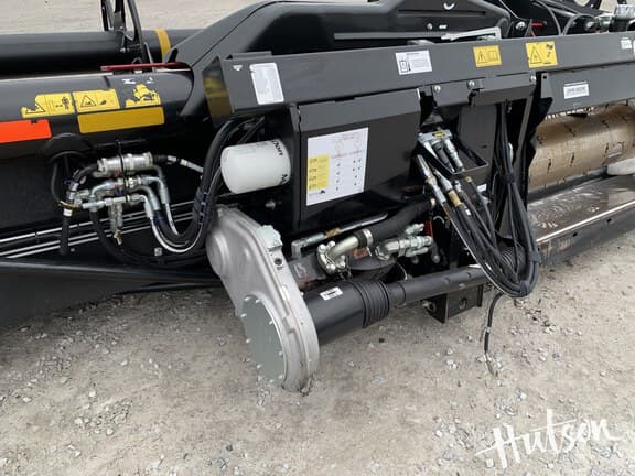 Image of MacDon FD140 equipment image 3