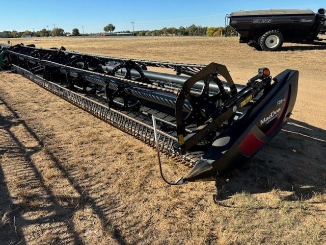 2021 MacDon FD140 Equipment Image0