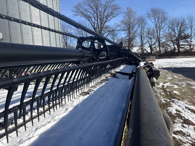 Image of MacDon FD140 equipment image 3