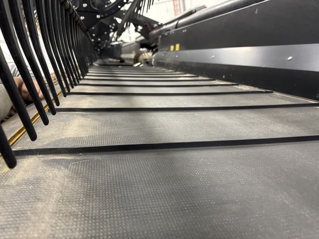 Image of MacDon FD140 equipment image 4