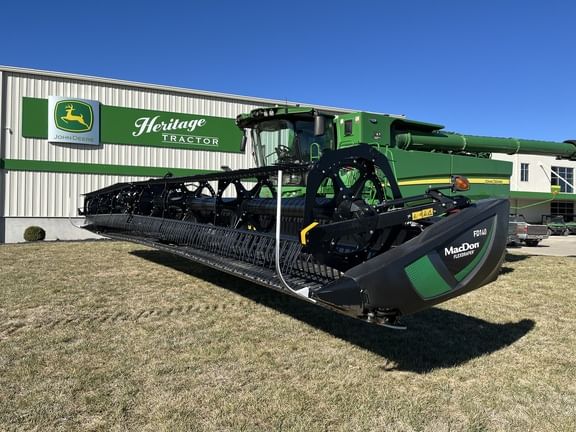 2021 MacDon FD140 Equipment Image0